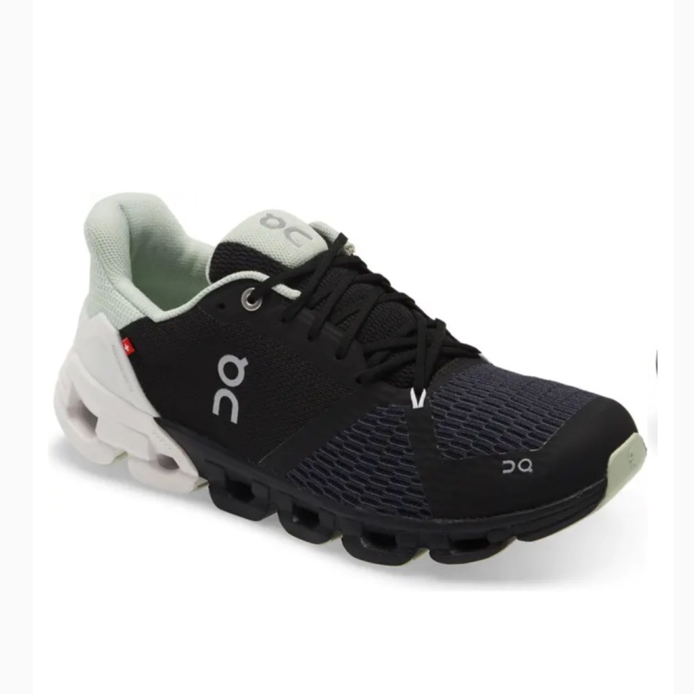 ON CLOUDFLYER RUNNING SHOE SZ9 WORN ONCE NEW CONDITION MINT/BLK/WHITE